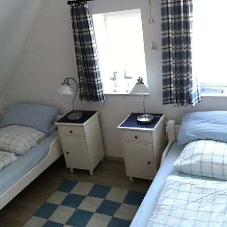 Apartment Iljo Am Deich Krummhoern